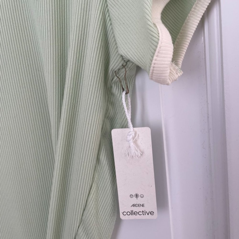 Green Basic Tee - Picture 4 of 5